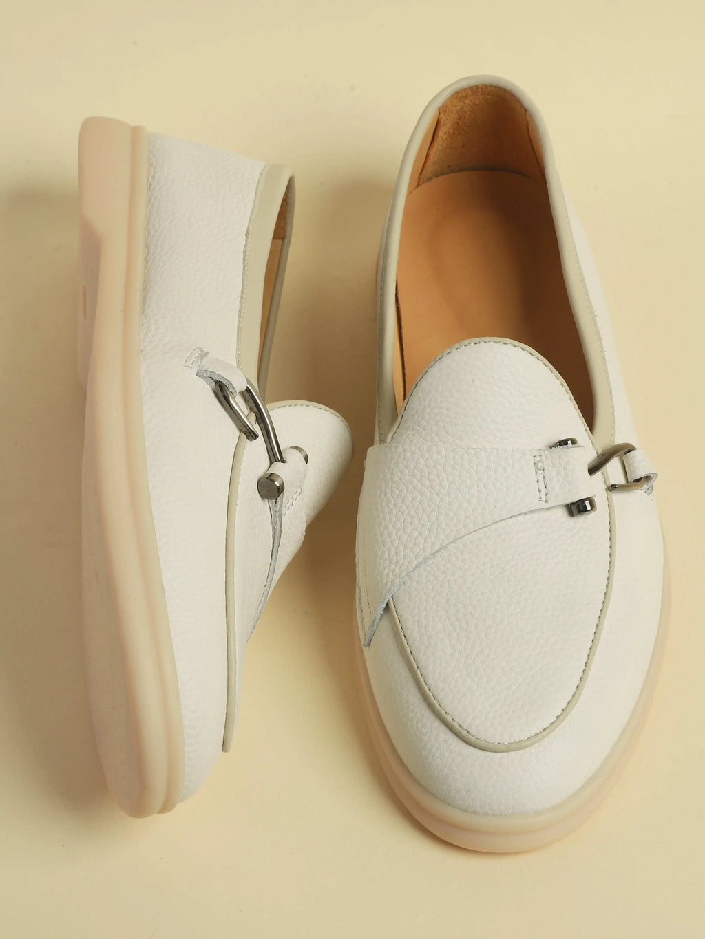 Mocassins Elwood en cuir souple à détail métallique – vue 4