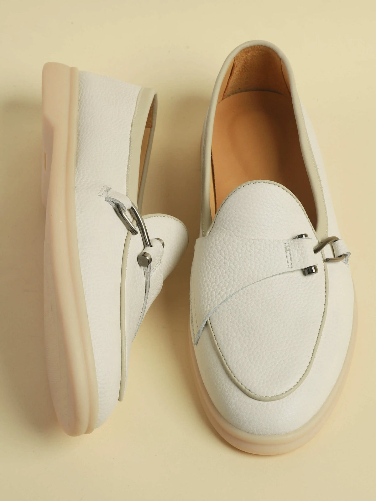 Mocassins Elwood en cuir souple à détail métallique – vue 4