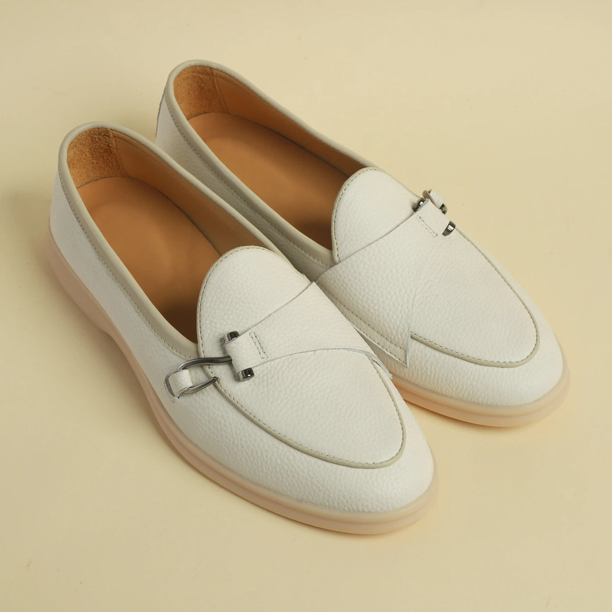 Mocassins Elwood en cuir souple à détail métallique – vue 2