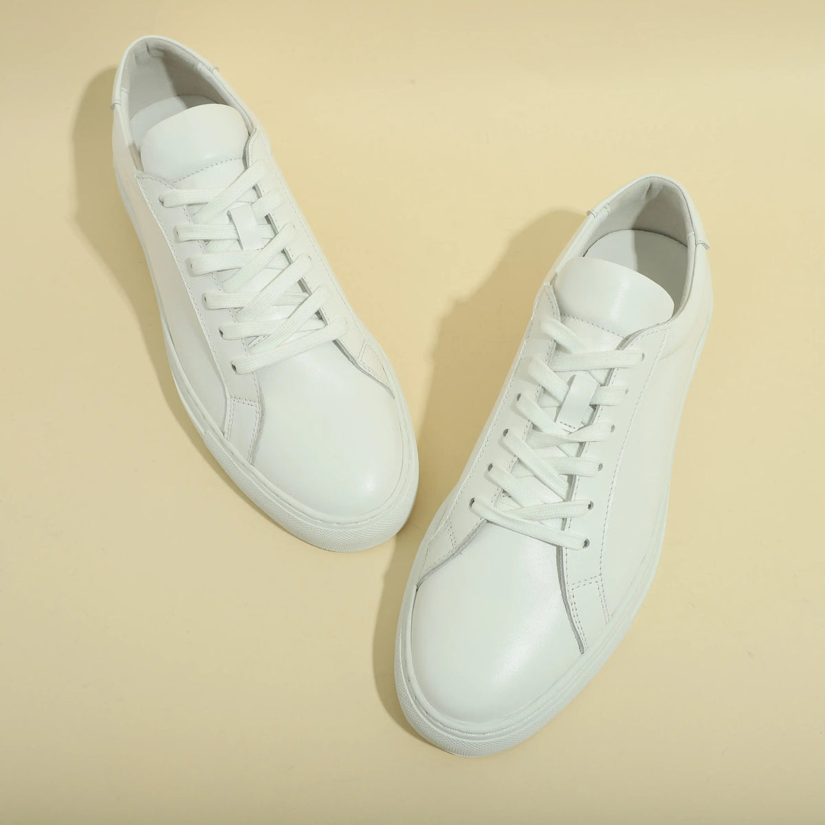 Sneakers Mercer en cuir lisse blanc ou noir – vue 2