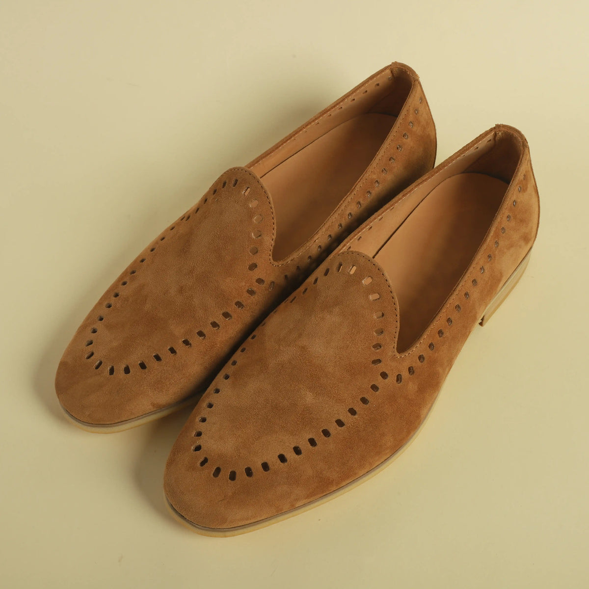 Mocassins Silas en daim perforé – vue 1