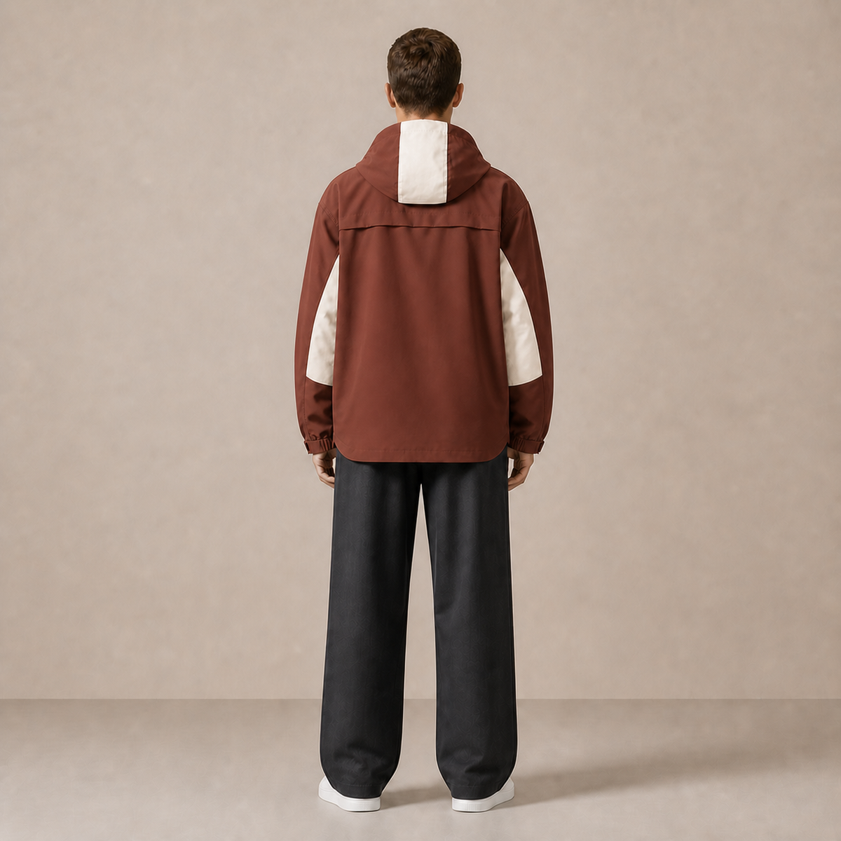 Veste JK600 brun et écru portée de dos, capuche baissée.