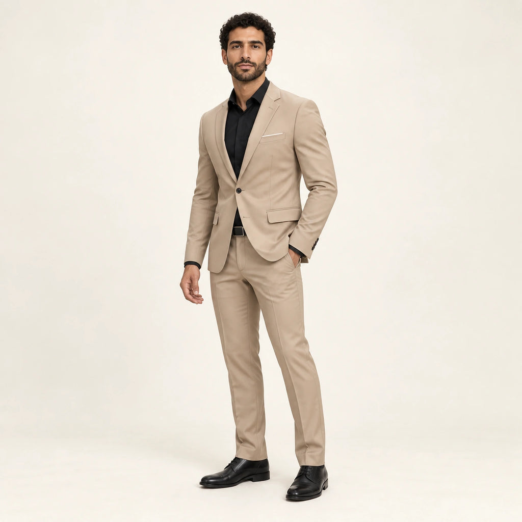 Costume formel coupe slim Beige — vue trois-quarts, mannequin ivaree-model-diversite-03, studio IVAREE
