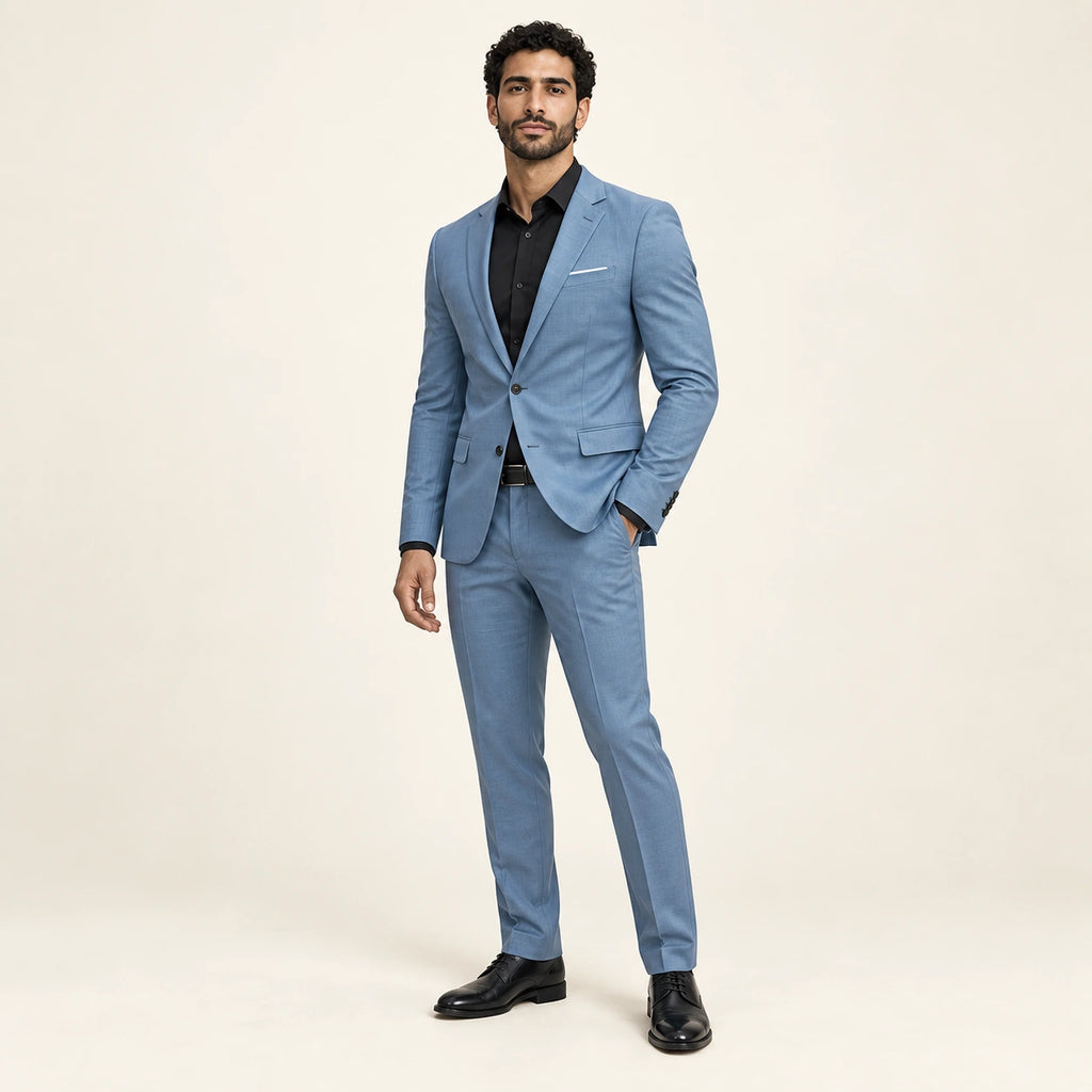 Costume formel coupe slim Bleu clair — vue trois-quarts, mannequin ivaree-model-diversite-03, studio IVAREE