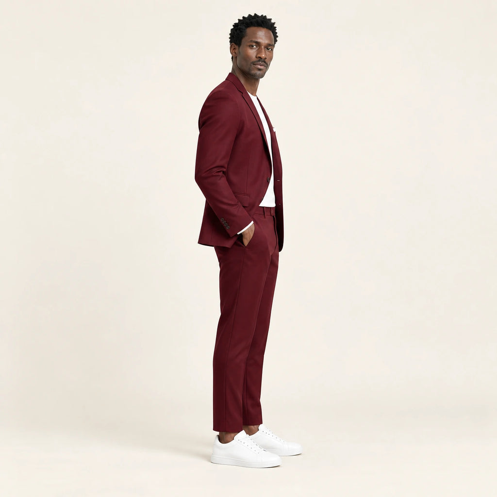Costume slim à revers fins Bordeaux — vue profil, mannequin ivaree-model-diversite-02, studio IVAREE