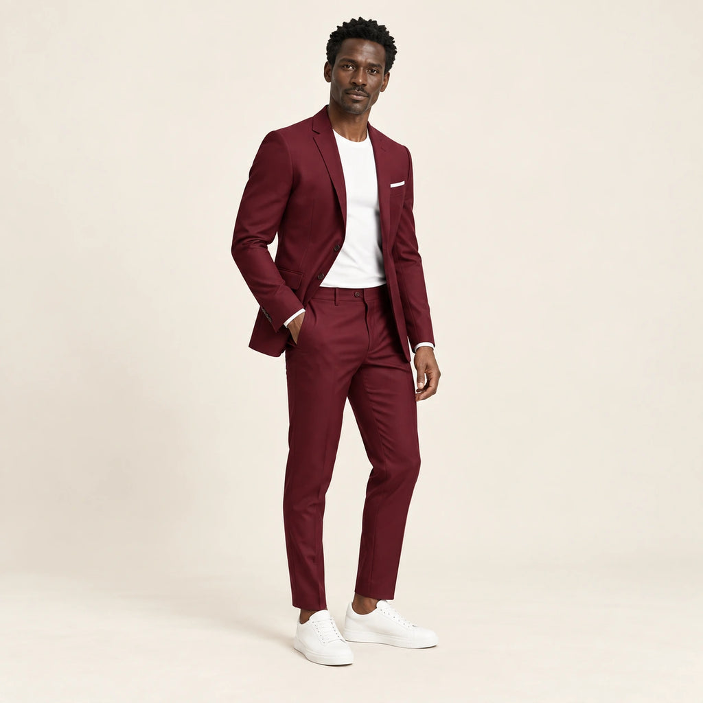 Costume slim à revers fins Bordeaux — vue trois-quarts, mannequin ivaree-model-diversite-02, studio IVAREE