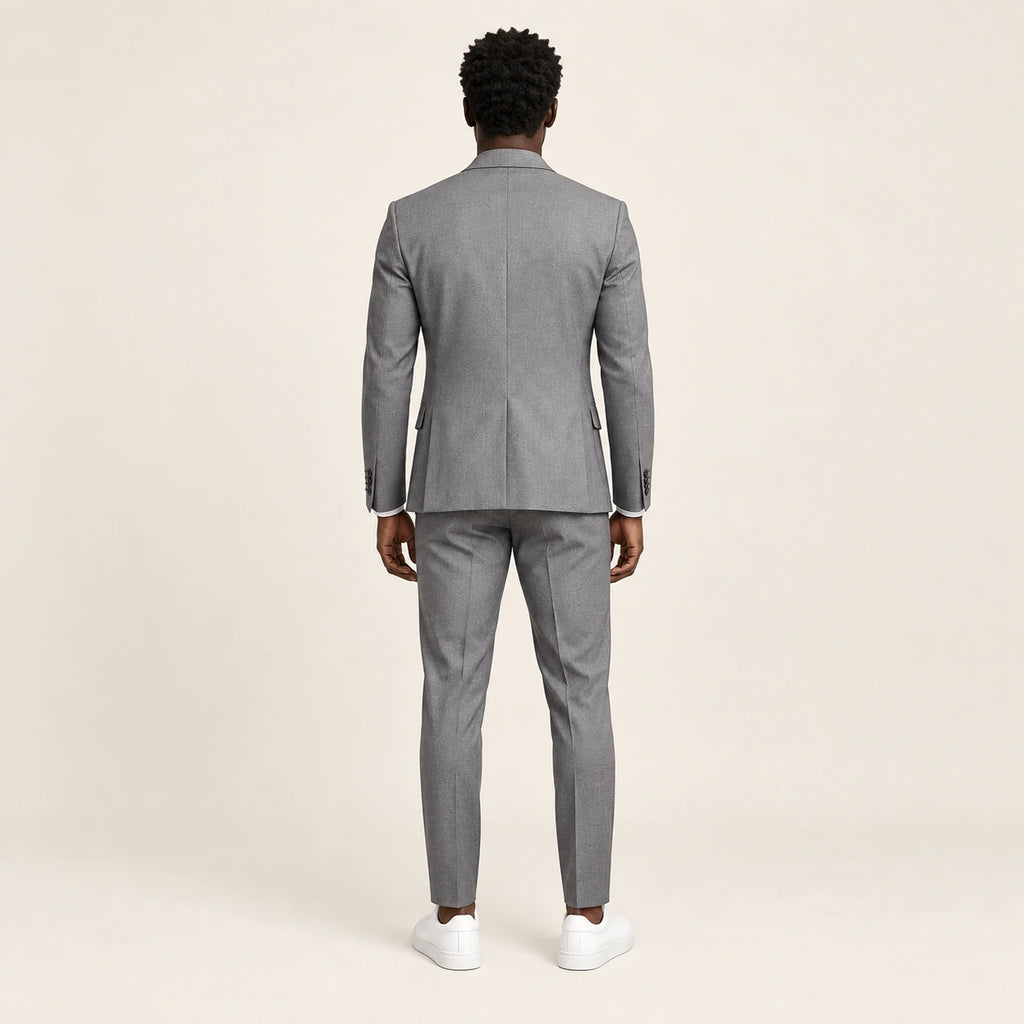 Costume slim à revers fins Gris — vue dos, mannequin ivaree-model-diversite-02, studio IVAREE