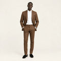 Costume slim à col cranté Marron — vue face, mannequin ivaree-model-diversite-01, studio IVAREE