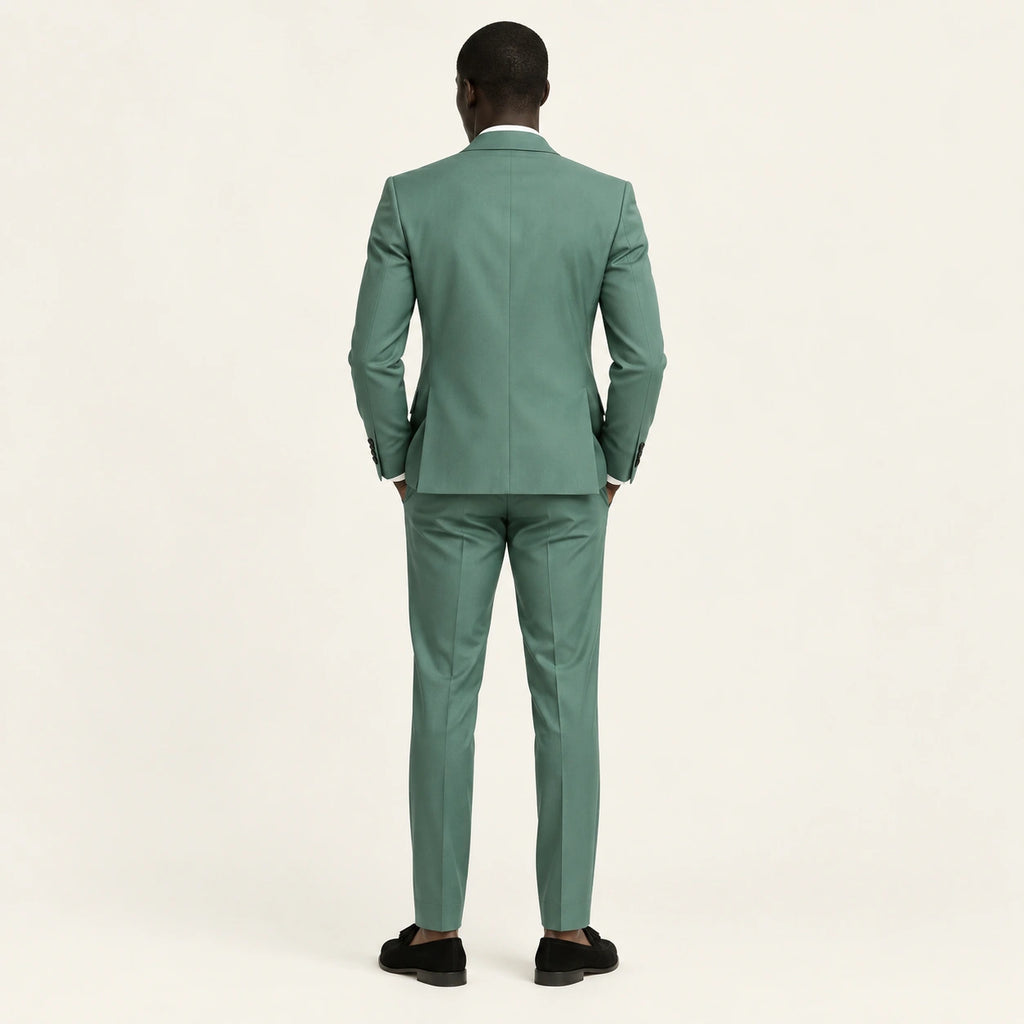 Costume slim à col cranté Vert foncé — vue dos, mannequin ivaree-model-diversite-01, studio IVAREE