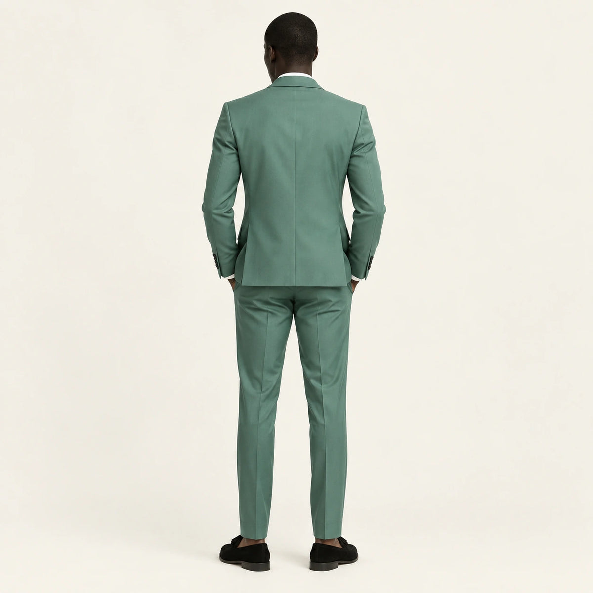 Costume slim à col cranté Vert foncé — vue dos, mannequin ivaree-model-diversite-01, studio IVAREE
