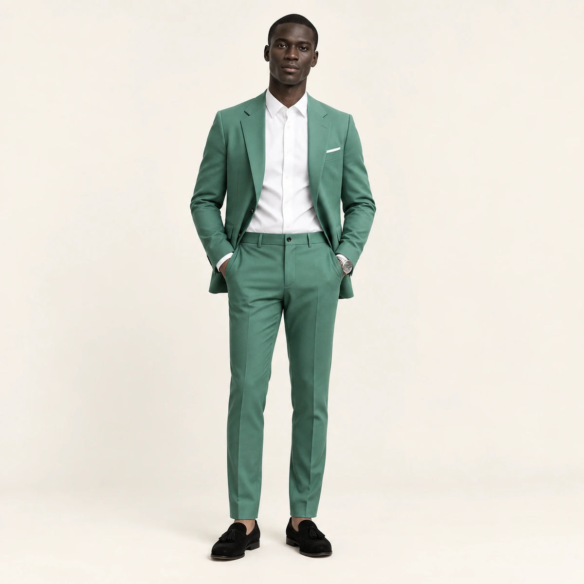 Costume slim à col cranté Vert foncé — vue face, mannequin ivaree-model-diversite-01, studio IVAREE