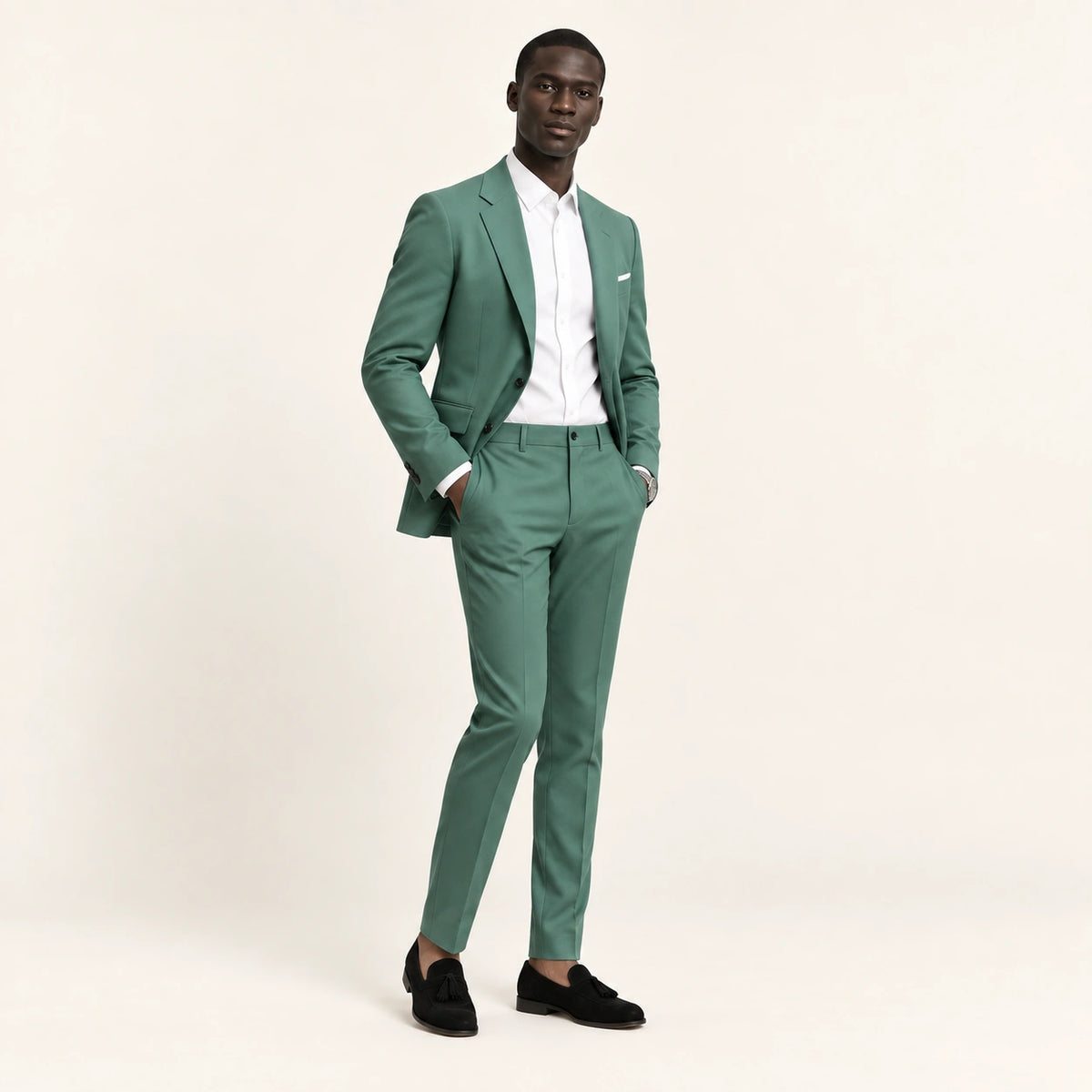 Costume slim à col cranté Vert foncé — vue trois-quarts, mannequin ivaree-model-diversite-01, studio IVAREE