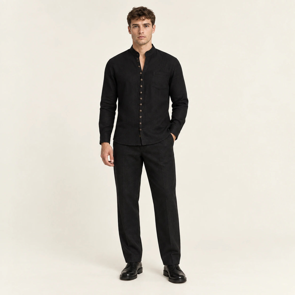 Ensemble col officier en lin Noir — vue face, mannequin ivaree-model-diversite-06, studio IVAREE