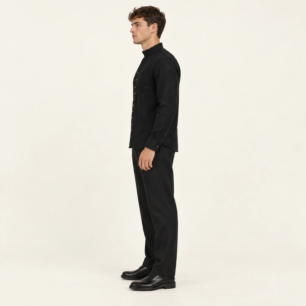 Ensemble col officier en lin Noir — vue profil, mannequin ivaree-model-diversite-06, studio IVAREE