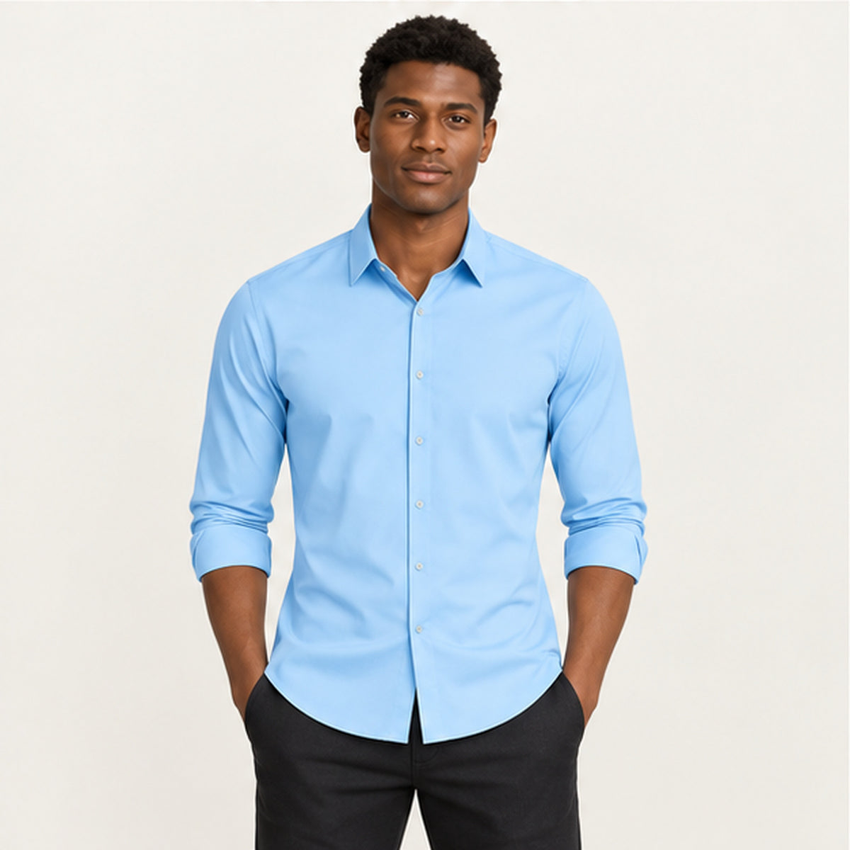 Chemise infroissable Bleu clair portée — IVAREE