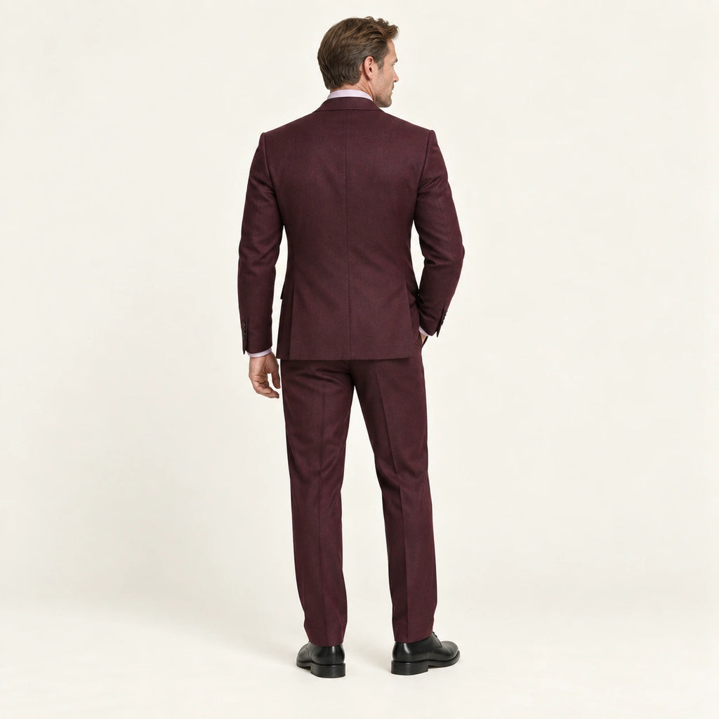 Costume trois pièces coupe moderne Bordeaux — vue dos, mannequin ivaree-model-diversite-05, studio IVAREE