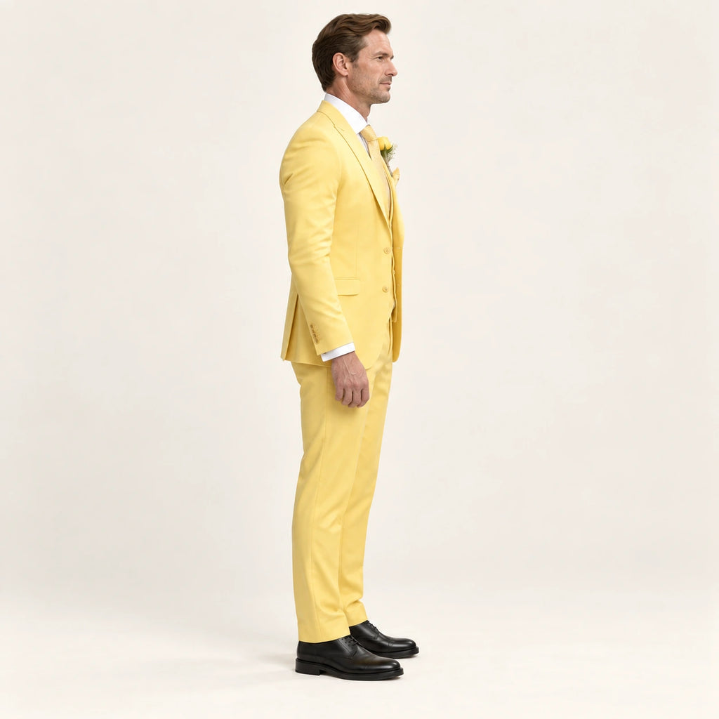 Costume trois pièces coupe moderne Jaune — vue profil, mannequin ivaree-model-diversite-05, studio IVAREE