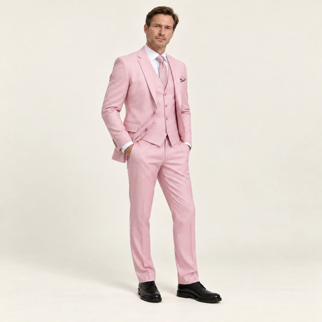 Costume trois pièces coupe moderne Rose — vue trois-quarts, mannequin ivaree-model-diversite-05, studio IVAREE