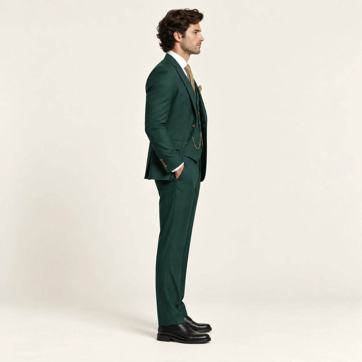 Costume trois pièces classique Vert — vue profil, mannequin ivaree-model-diversite-04, studio IVAREE