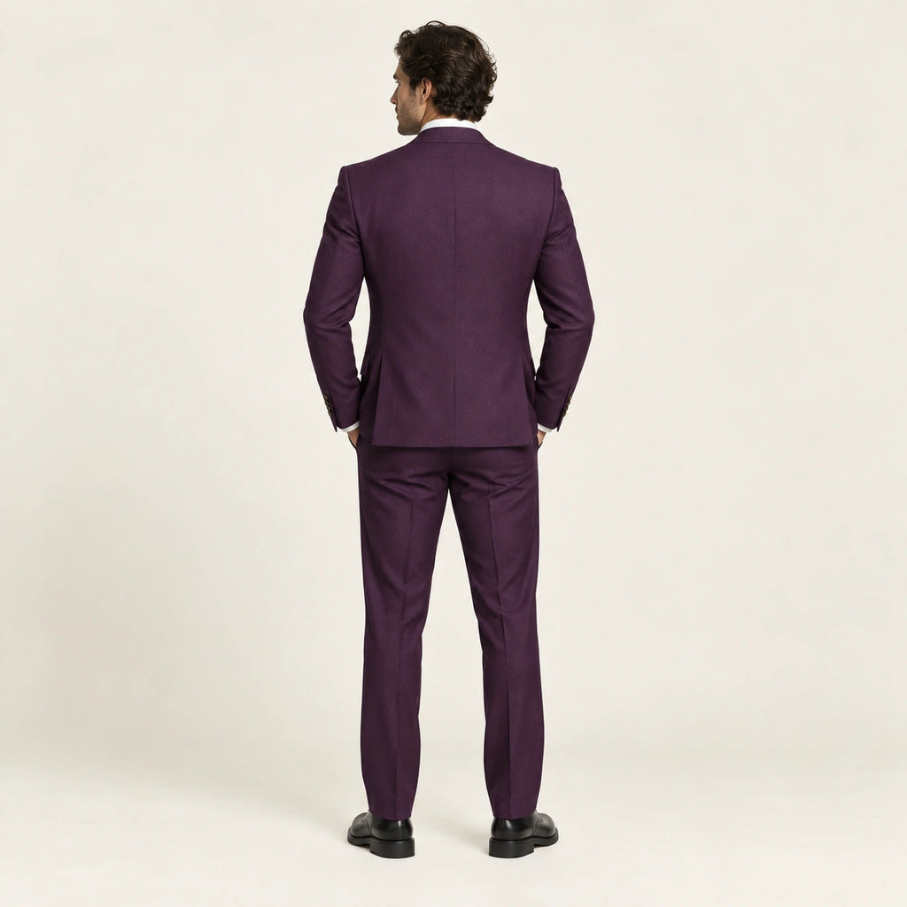 Costume trois pièces classique Violet Foncé — vue dos, mannequin ivaree-model-diversite-04, studio IVAREE
