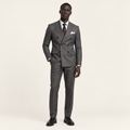 Costume croisé Gris — mannequin ivaree-model-diversite-01, studio IVAREE