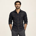 Chemise en jean Noir portée — IVAREE