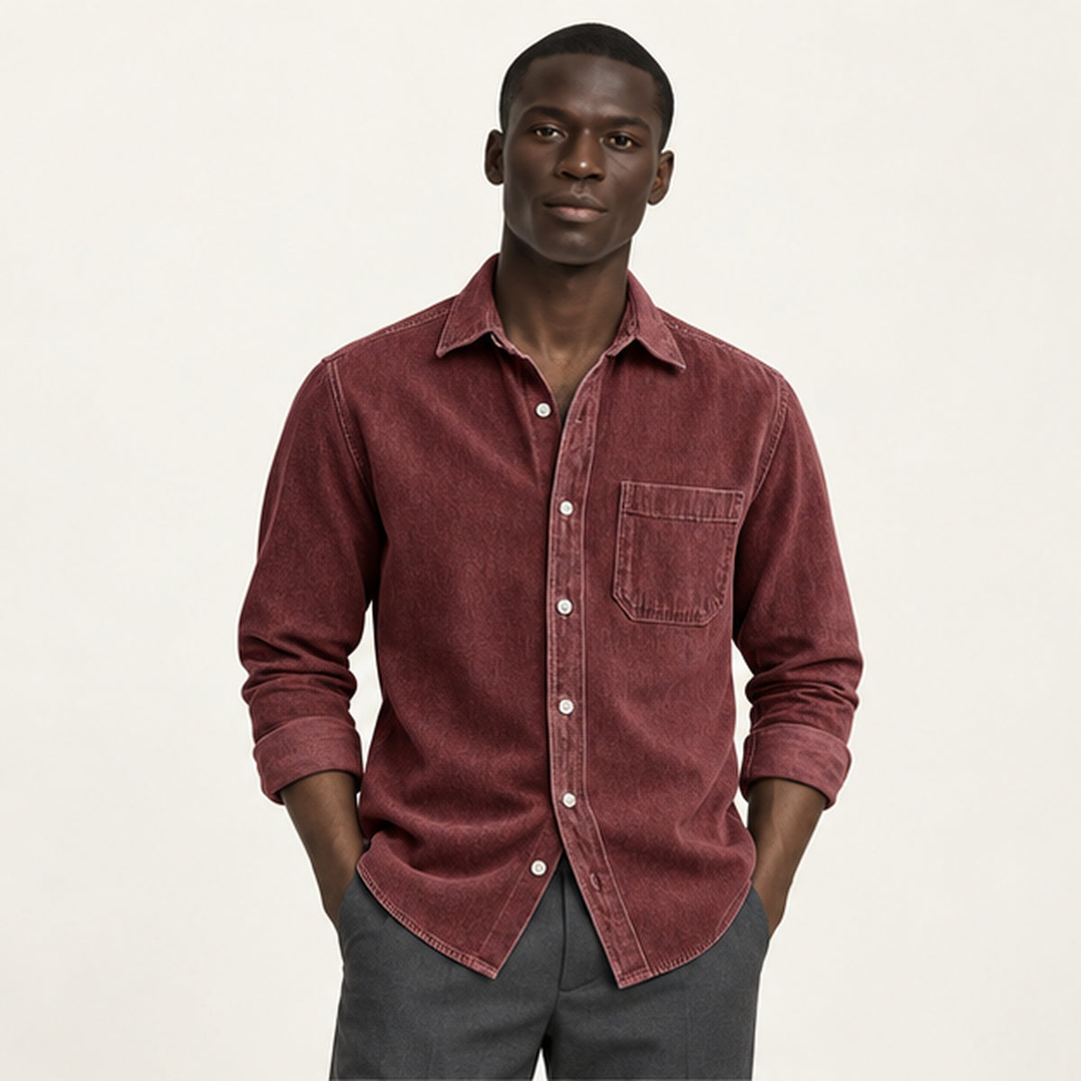Chemise en velours côtelé Rouge portée — IVAREE