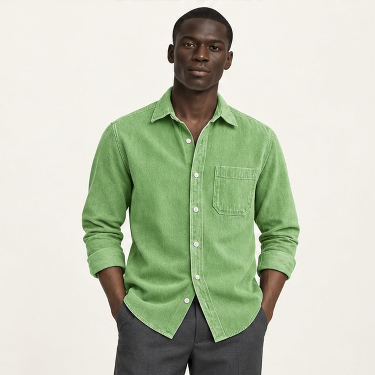 Chemise en velours côtelé Vert portée — IVAREE