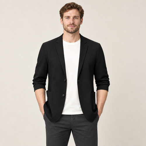 Blazer en maille col cranté noir porté par un mannequin IVAREE, vue de face