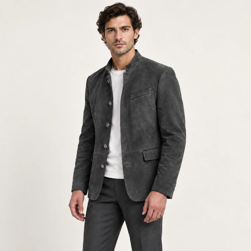 Veste en cuir gris, vue trois-quarts dans le studio IVAREE