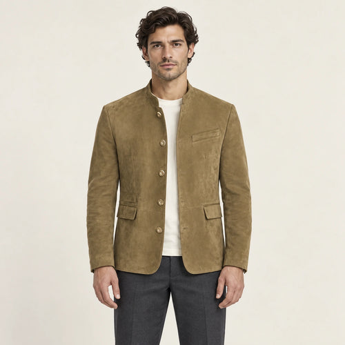 Veste en cuir kaki, vue de face dans le studio IVAREE