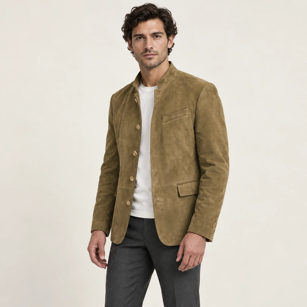 Veste en cuir kaki, vue trois-quarts dans le studio IVAREE