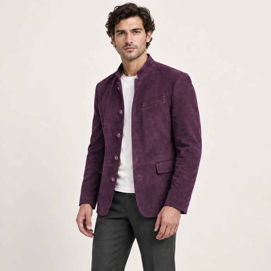 Veste en cuir violet, vue trois-quarts dans le studio IVAREE