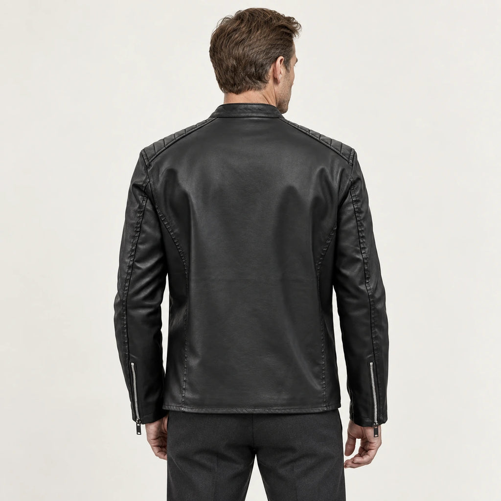 Veste en cuir noir, vue de dos dans le studio IVAREE