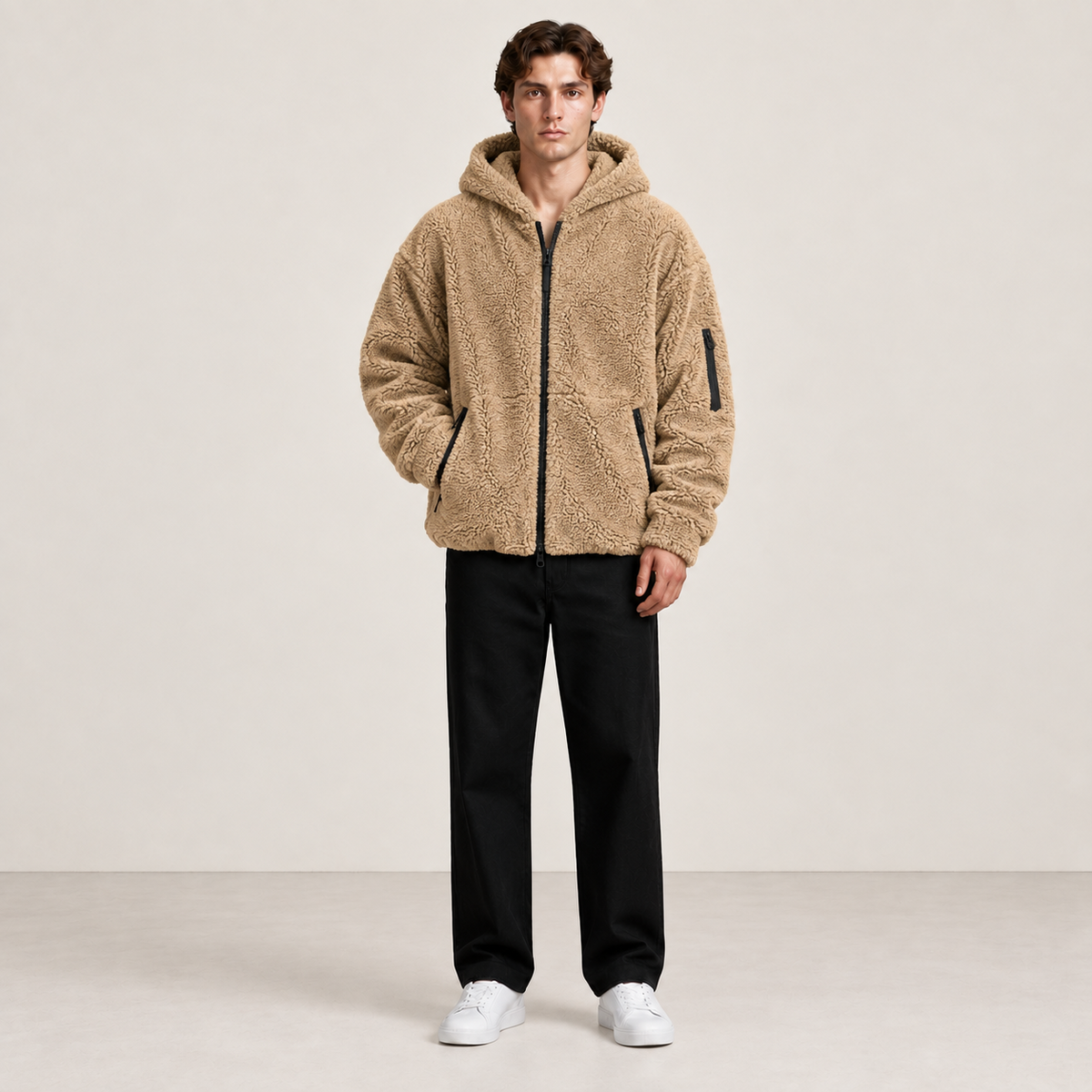 Bomber à capuche kaki effet fourrure, porté de face dans une pose naturelle au studio IVAREE.