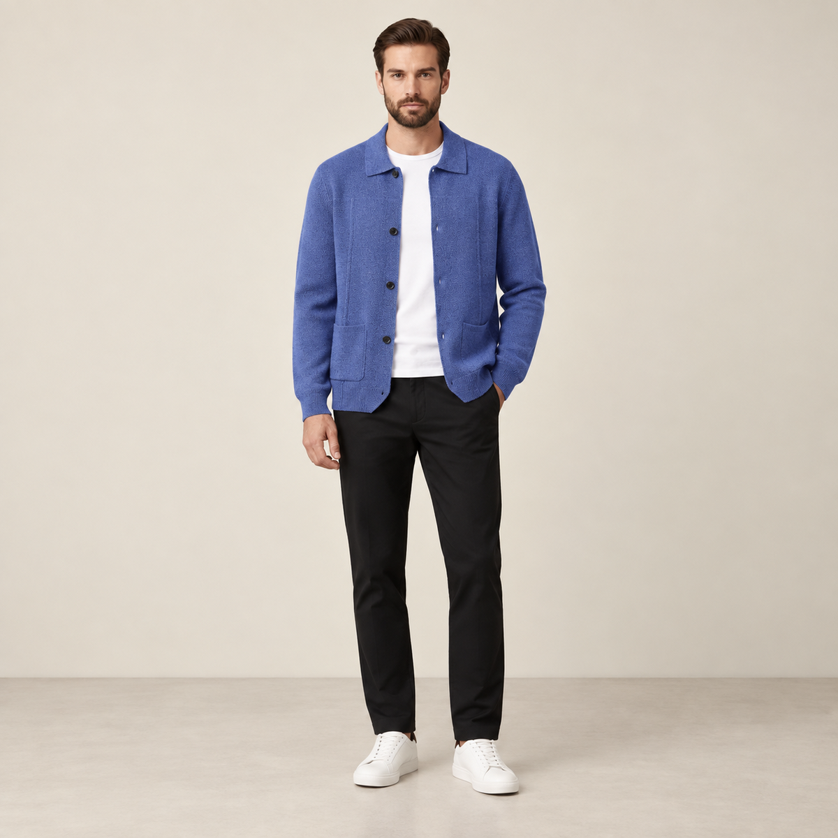 Vue de face du cardigan en cachemire bleu roi IVAREE