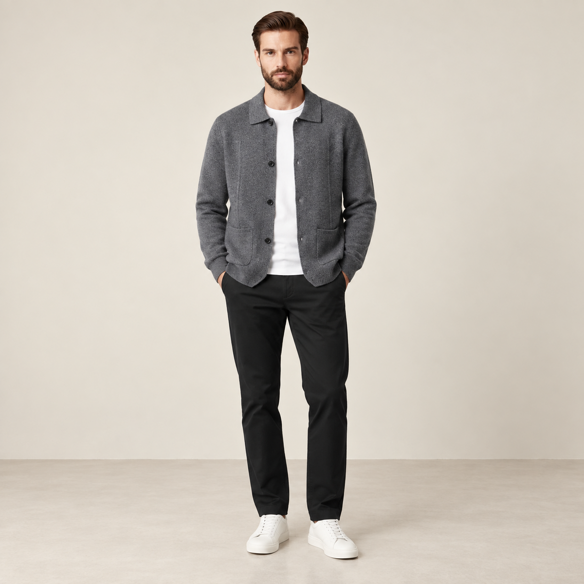 Vue de face du cardigan en cachemire gris IVAREE