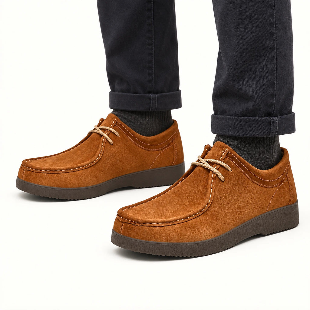 Chaussures casual en nubuck à lacets orange, pose-1 dans le studio IVAREE