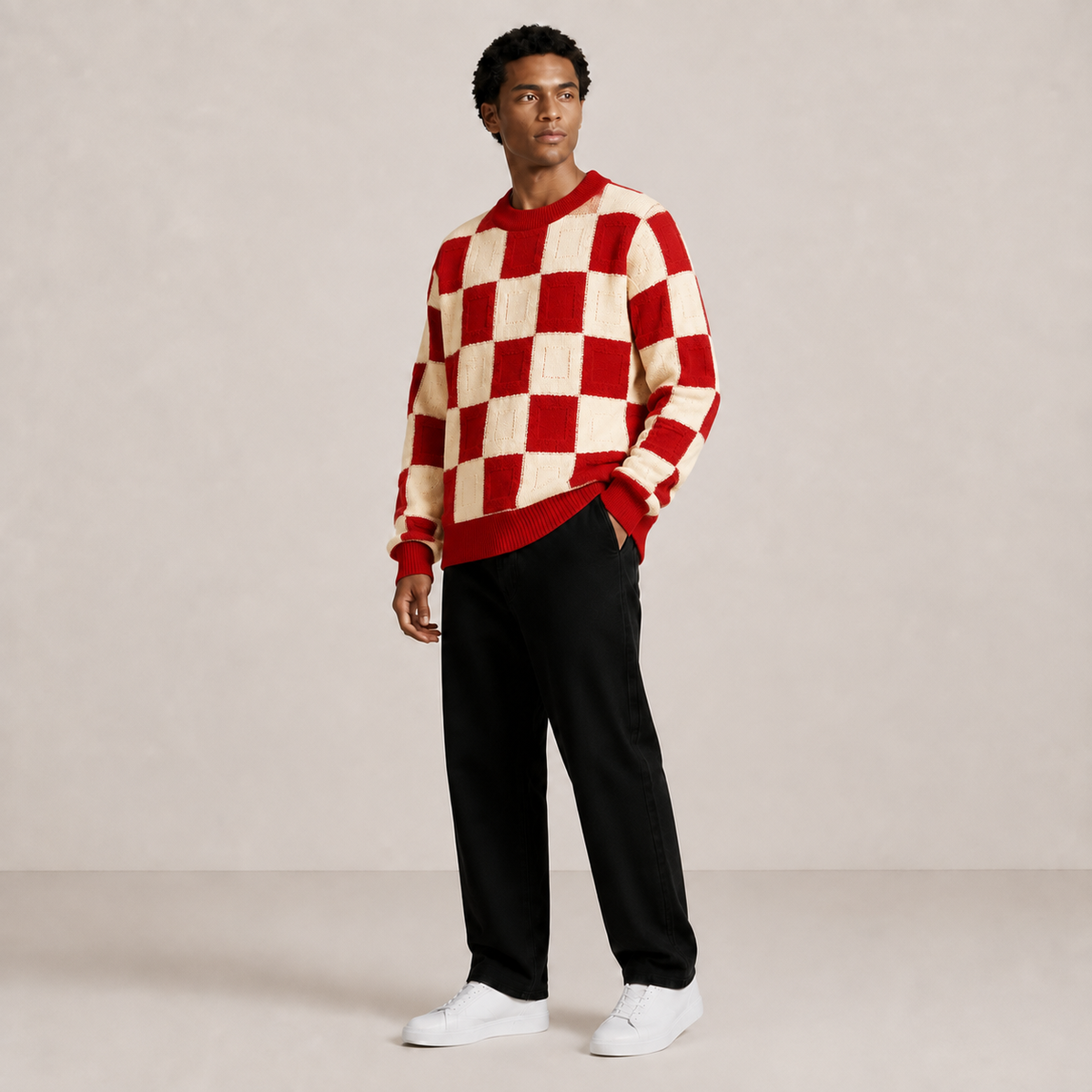 Pull homme damier en relief rouge / écru – porté, vue 3/4
