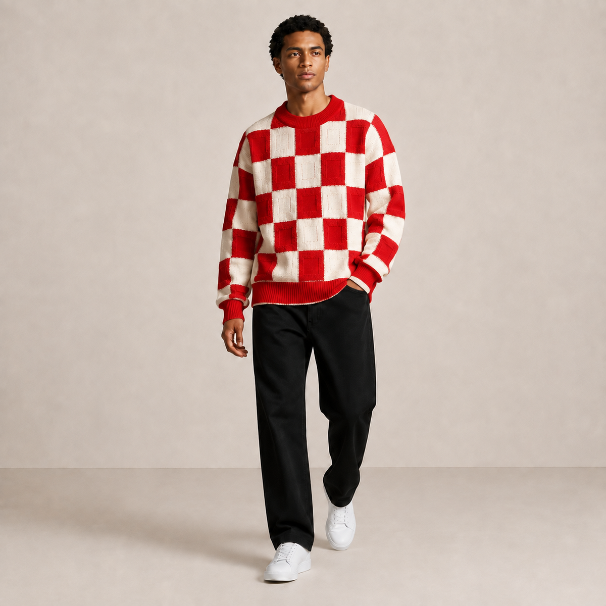 Pull homme damier en relief rouge / écru – porté, vue marche