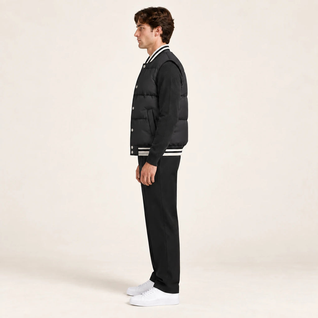 Gilet matelassé noir, vue de profil dans le studio IVAREE