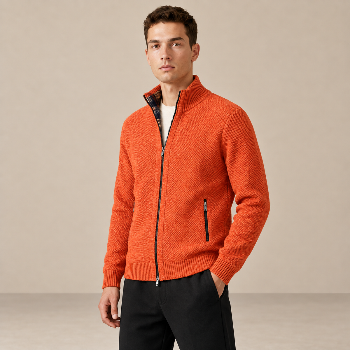 Détail du gilet à col montant orange IVAREE