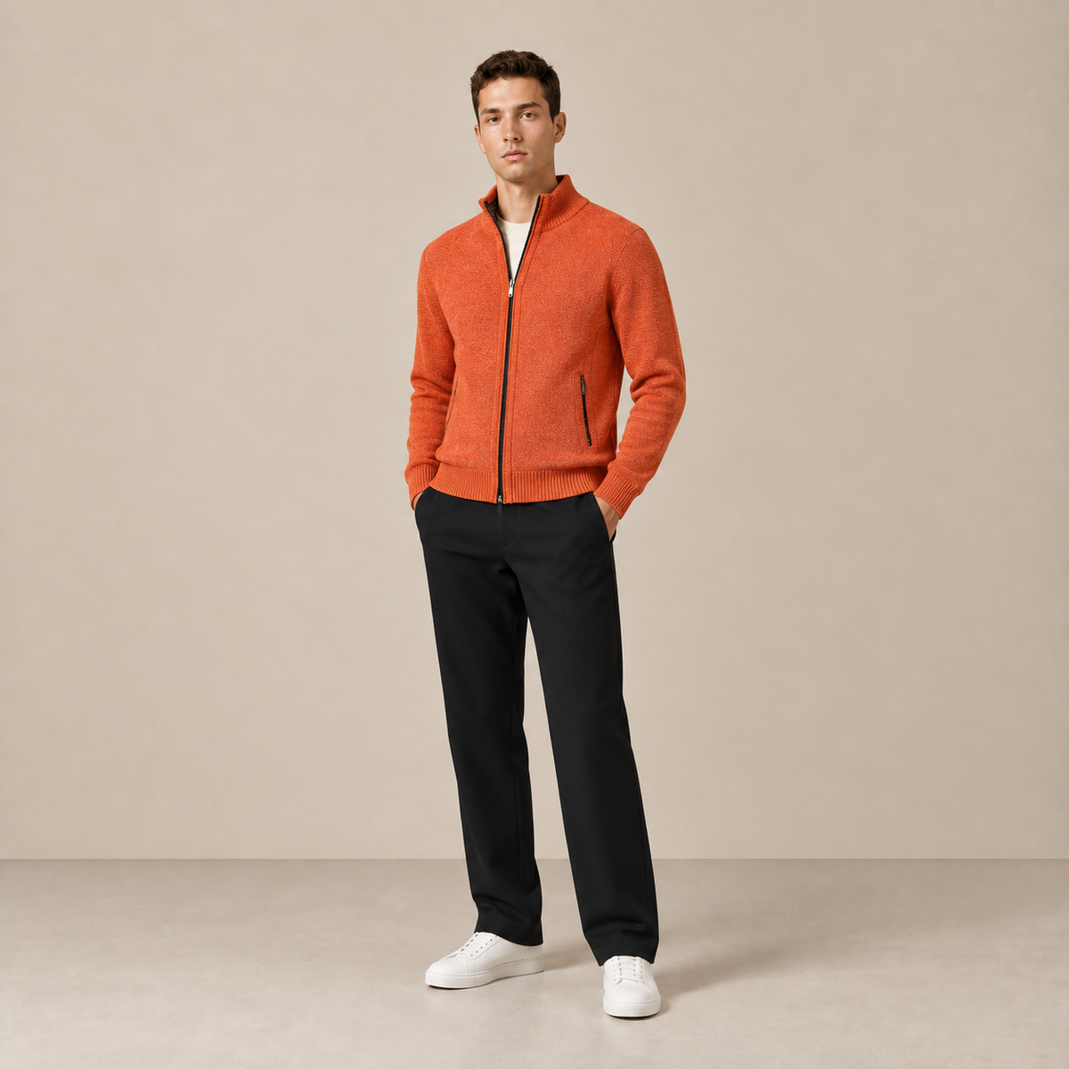 Vue trois-quarts du gilet à col montant orange IVAREE