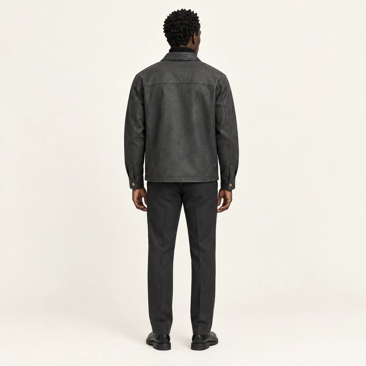 Veste en cuir Noir, vue dos dans le studio IVAREE