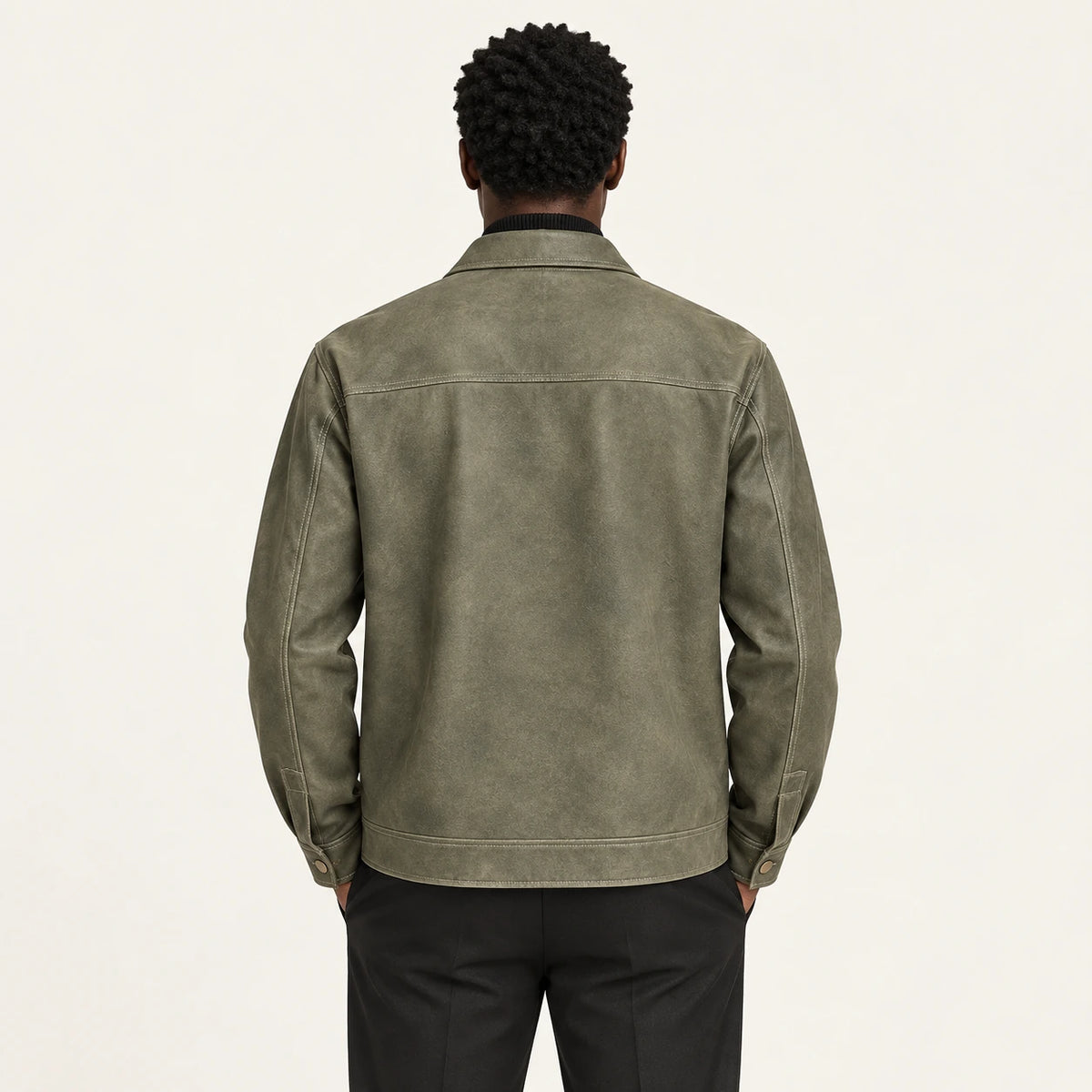 Veste en cuir Vert kaki, vue dos dans le studio IVAREE