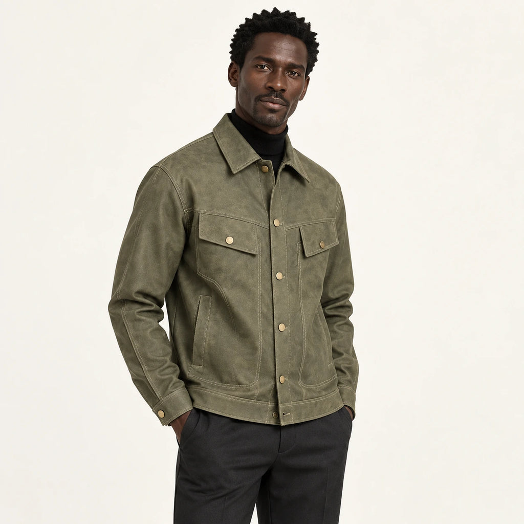 Veste en cuir Vert kaki, vue trois-quarts dans le studio IVAREE