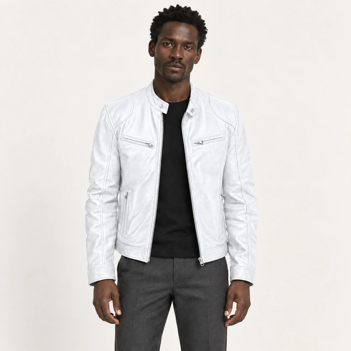 Veste en cuir blanc, face dans le studio IVAREE