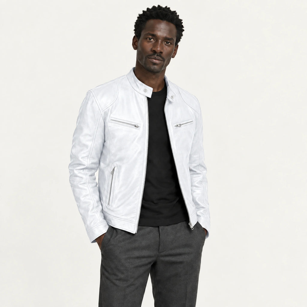 Veste en cuir blanc, trois-quarts dans le studio IVAREE