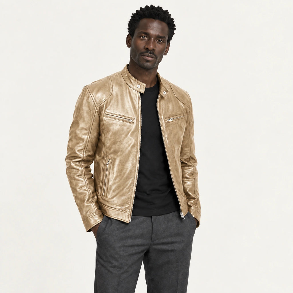 Veste en cuir doré, trois-quarts dans le studio IVAREE