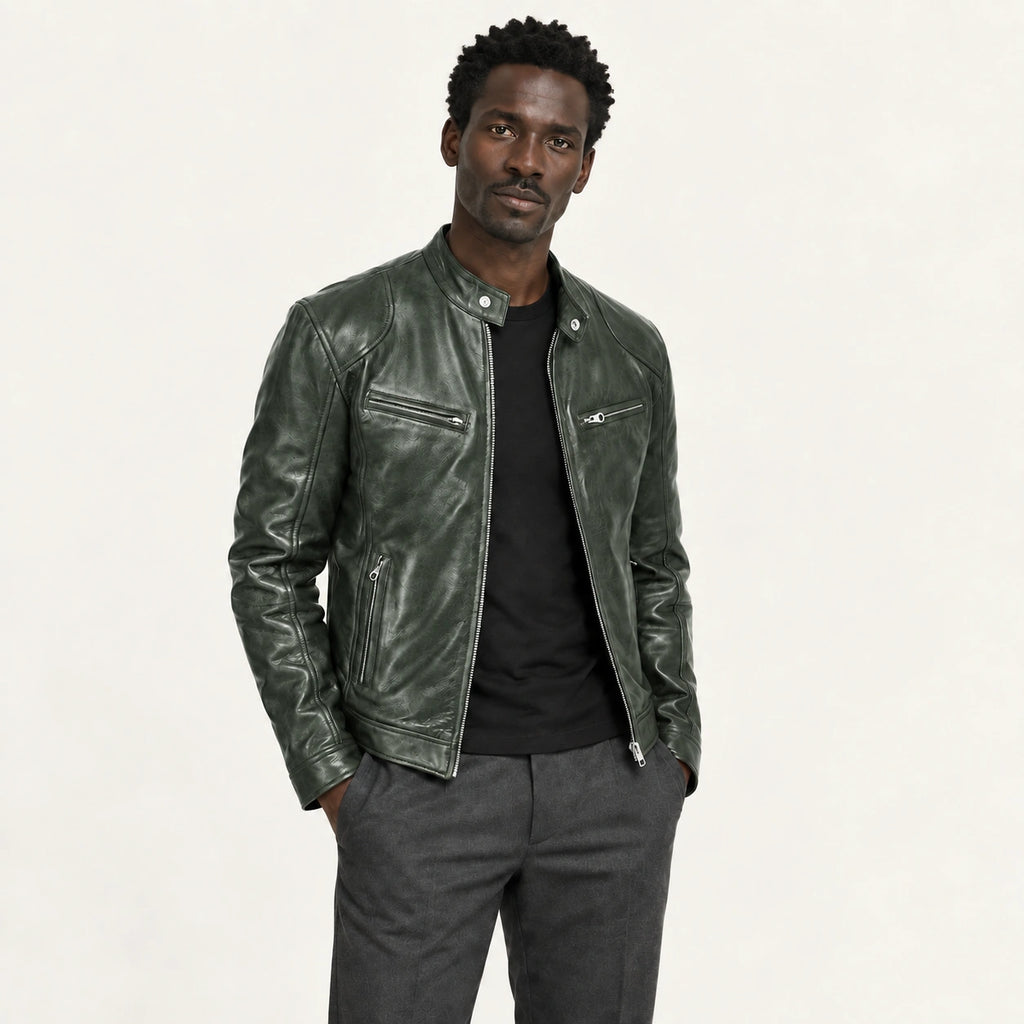 Veste en cuir vert kaki, trois-quarts dans le studio IVAREE